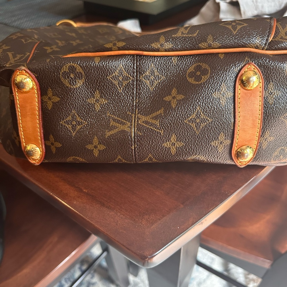 Louis Vuitton Classic Monogram Galleria. - Picture 7 of 10
